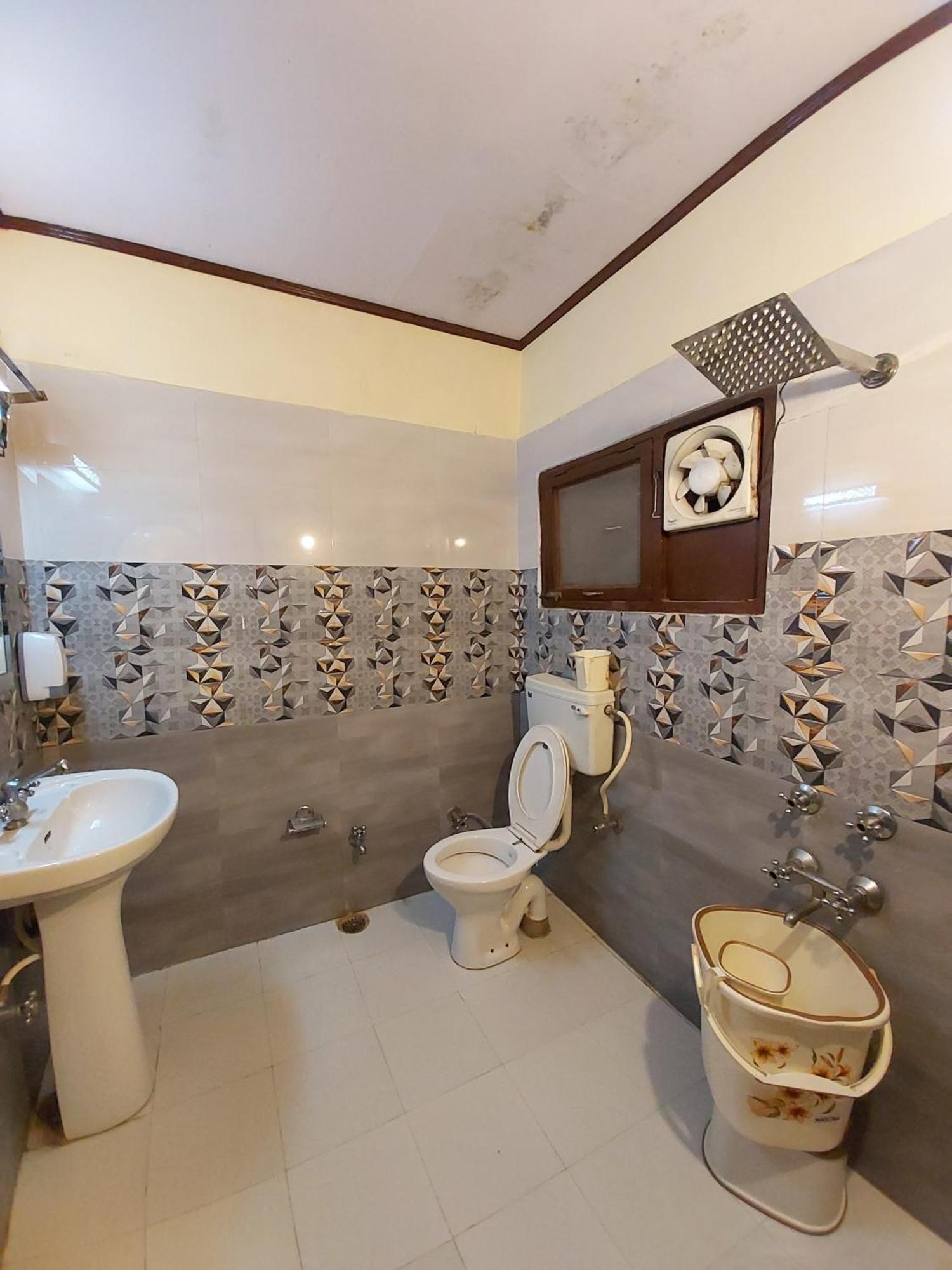 Goroomgo Moon Nainital Near Naini Lake - Parking & Lift Facilities -Hygiene And Spacious Room - Best Seller Exterior photo